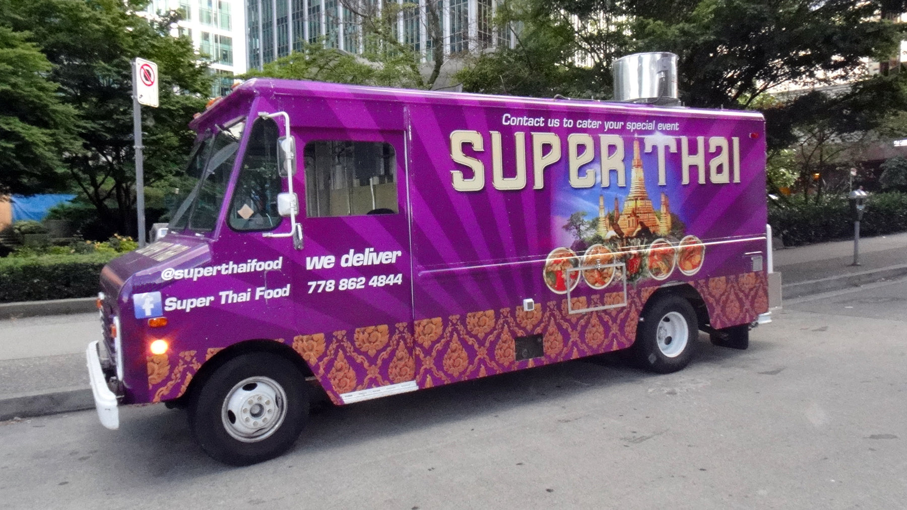 Super food truck wrap for Super Thai!