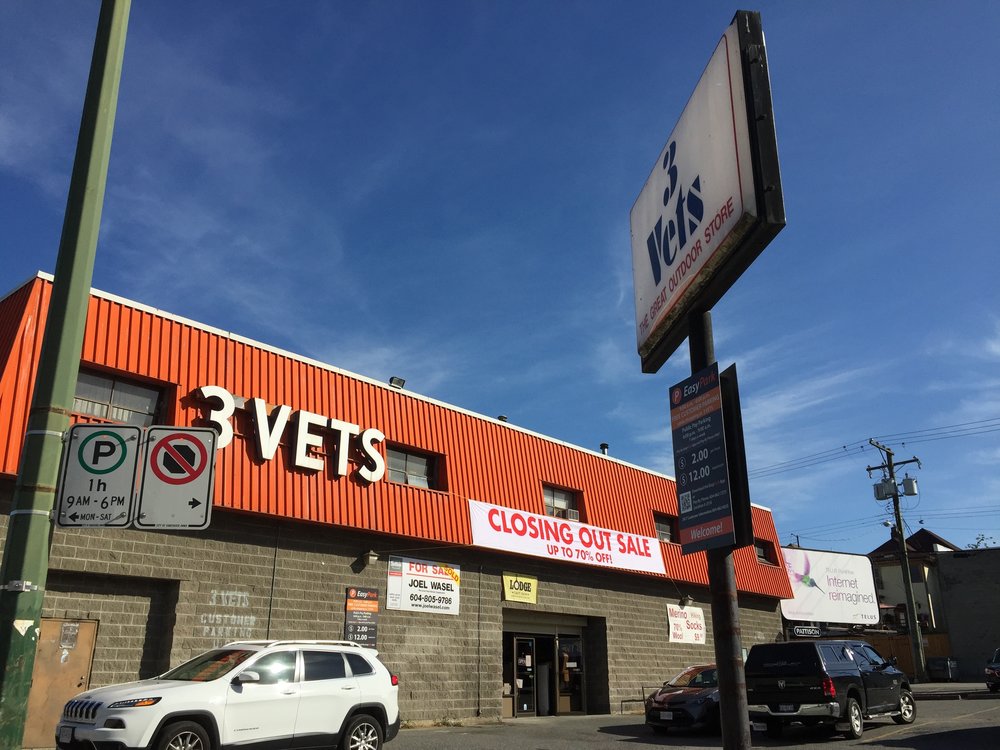 3 Vets closing sale banner